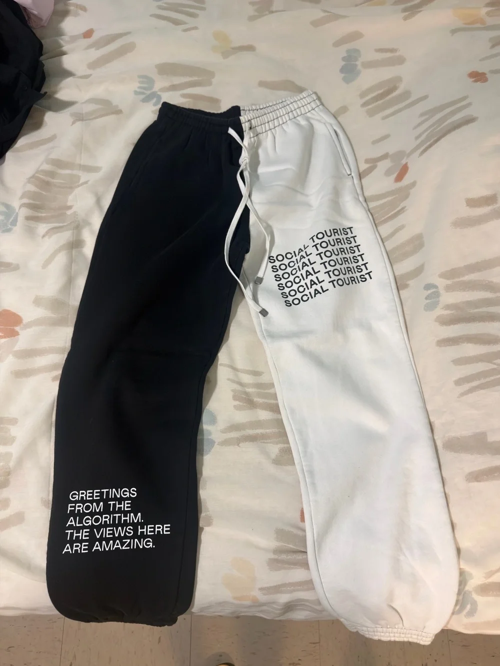 Social Tourist joggers
